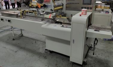 Penuh Otomatis Single Paper Roll Wrapping Machine Tengah / Sisi Sealing Kapasitas Tinggi