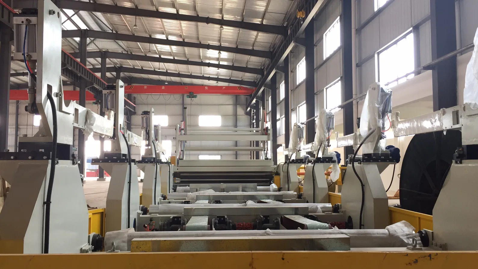 Mesin Slitter Rewinder Jumbo Roll Diameter Besar 1500mm untuk Produksi Cepat dan Akurat 2